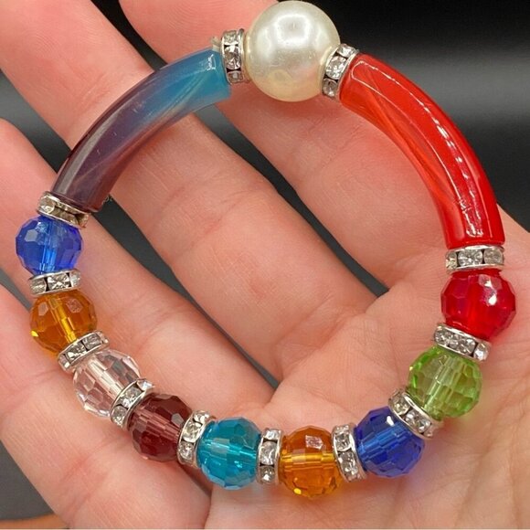 Vibrant Crystal Glass Beads and Ombre Lucite Stretch Bracelet - Picture 8 of 13